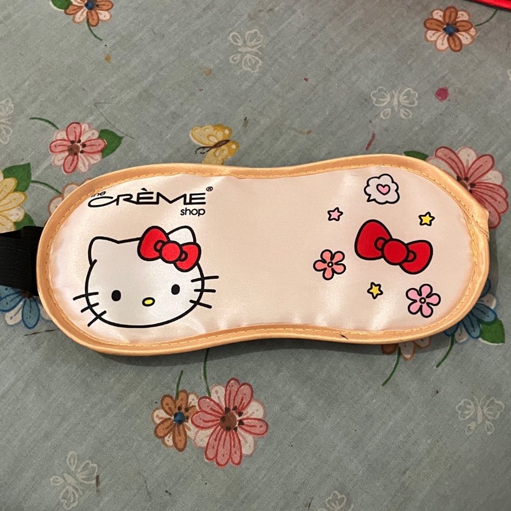 Hello Kitty Holiday Decor Set - Red and White - Picture 5 of 11